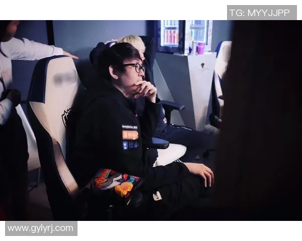 FPX战队防守策略解析:如何在英雄联盟中构建坚不可摧的防线