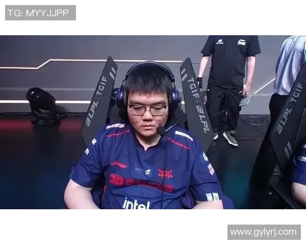 JDG战队比赛经验引发热议专家观点与粉丝反应交锋不断